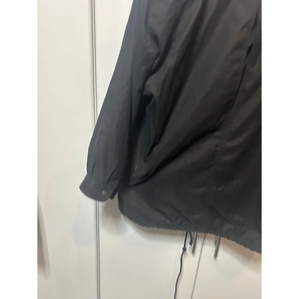 Vintage Black Zip Up Windbreaker Jacket with‎ Drawstring Hem and Pockets